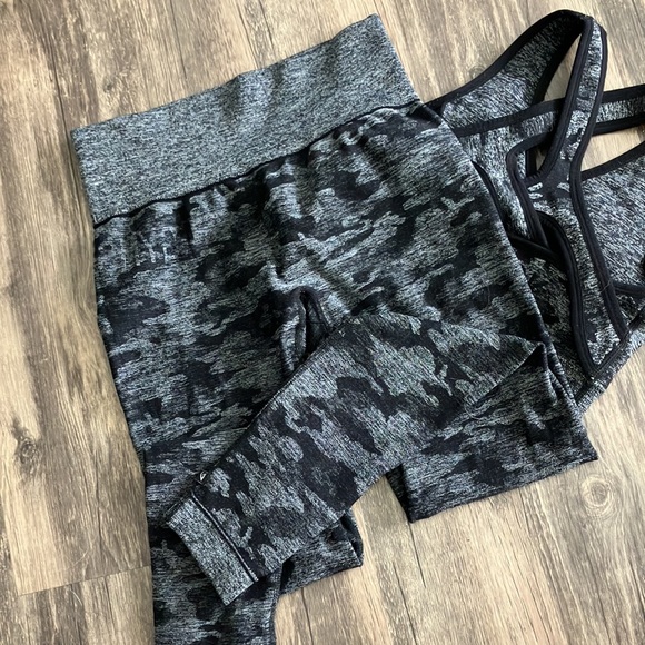 Gymshark set - Picture 3 of 3